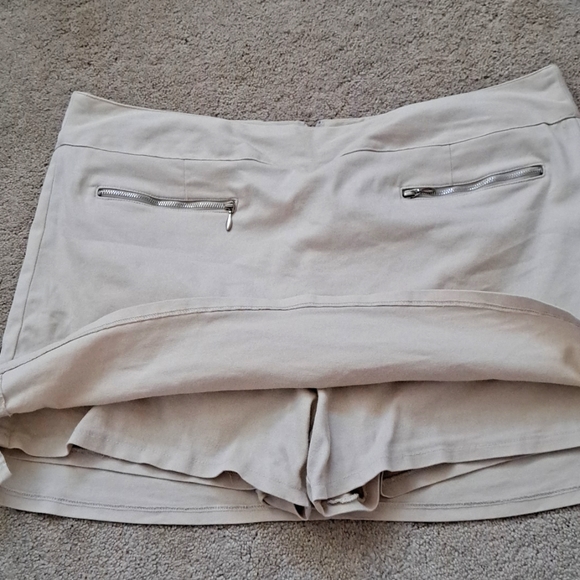 Size 17 tan skort - Picture 5 of 5